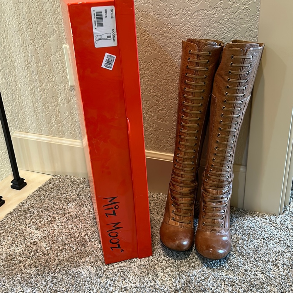 Like new Miz Mooz Solis zip up knee high heeled boots sz 6